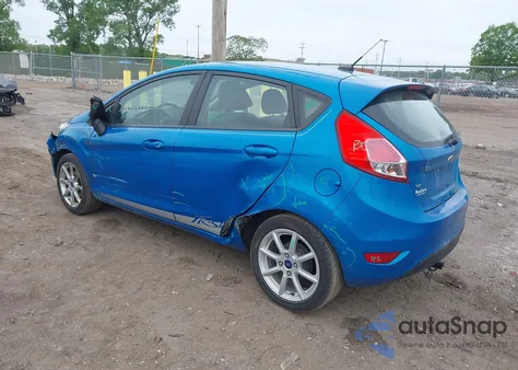 2015 Ford Fiesta Se z USA, uszkodzony, nr VIN 3FADP4EJ8FM120873